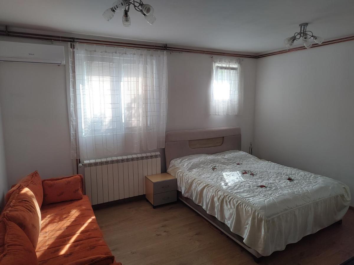 Apartman Anastasija Surcin Luaran gambar