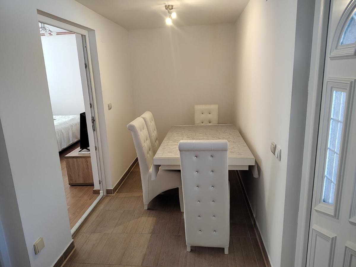 Apartman Anastasija Surcin Luaran gambar