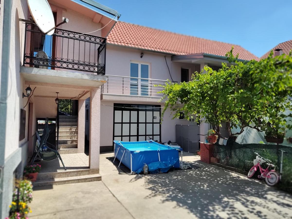 Apartman Anastasija Surcin Luaran gambar