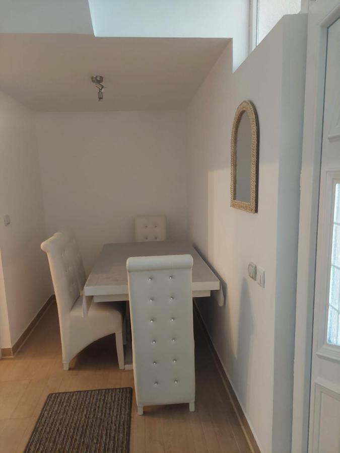 Apartman Anastasija Surcin Luaran gambar